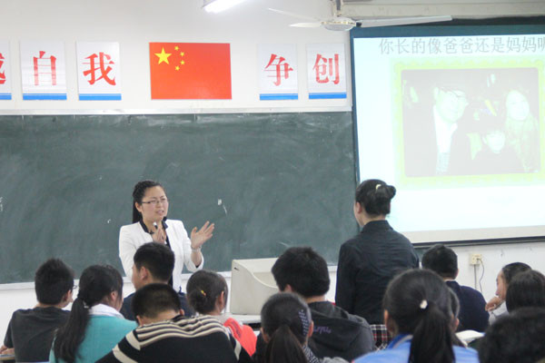 朱巧丽老师和芜湖市萃文中学的吴雪俊老师分就"基因控制生物的性状"