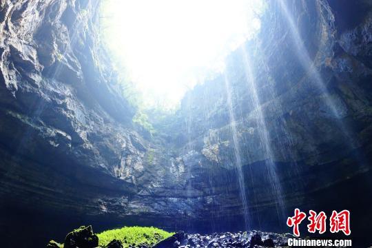 陕西发现罕见天坑群填补世界岩溶地质研究空白